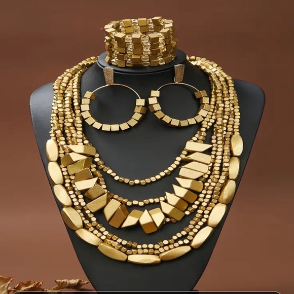 Jewelry - Wooden golden set